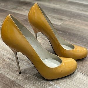 Stuart Weitzman Glossy Mustard Pumps